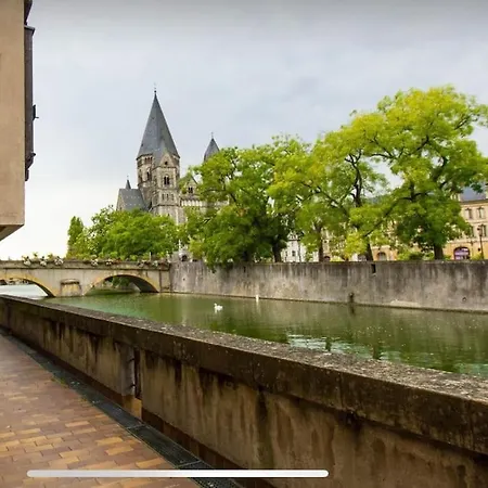 Superbe En Plein Coeur De Metz. *