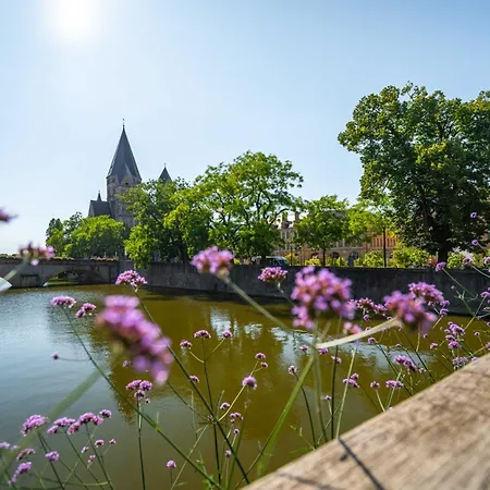 Апартаменты Quai Des Roches