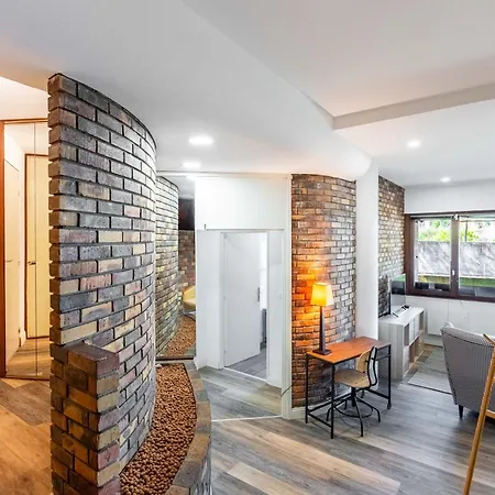 Quai Des Roches-proche Cathédrale