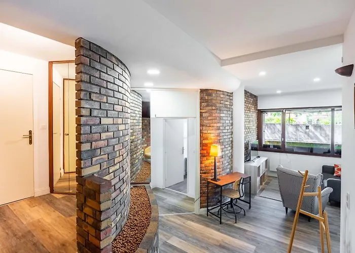 Quai Des Roches-proche Cathédrale