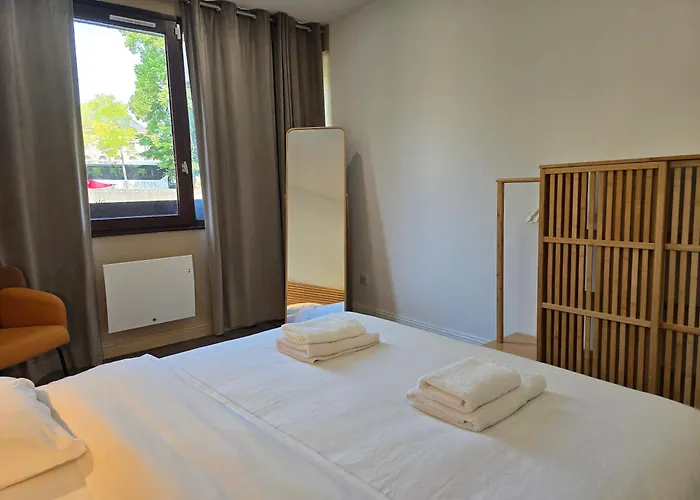 Quai Des Roches-proche Cathédrale